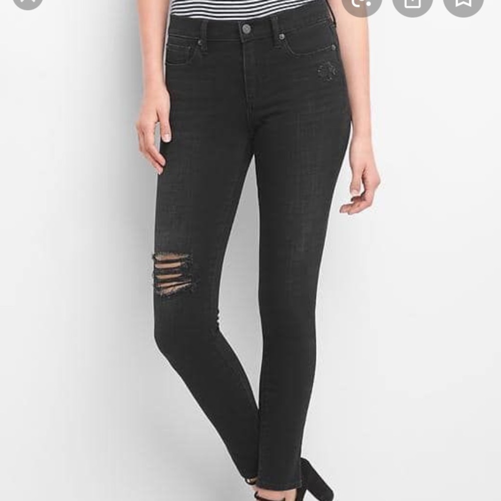 🌻GAP True Skinny Distressed Black Skinny Jean 31R